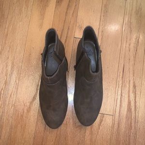 Brown booties with zipper